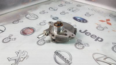 Лот: 23583671. Фото: 1. Насос вакуумный Mercedes-Benz... Двигатель и элементы двигателя