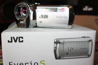 Лот: 7587095. Фото: 1. Видеокамера JVC GZ-MS95. Видеокамеры