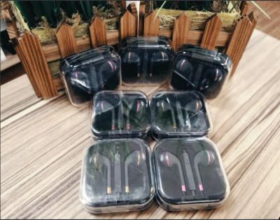 Лот: 15058224. Фото: 1. EarPods Matte Black. Красноярск