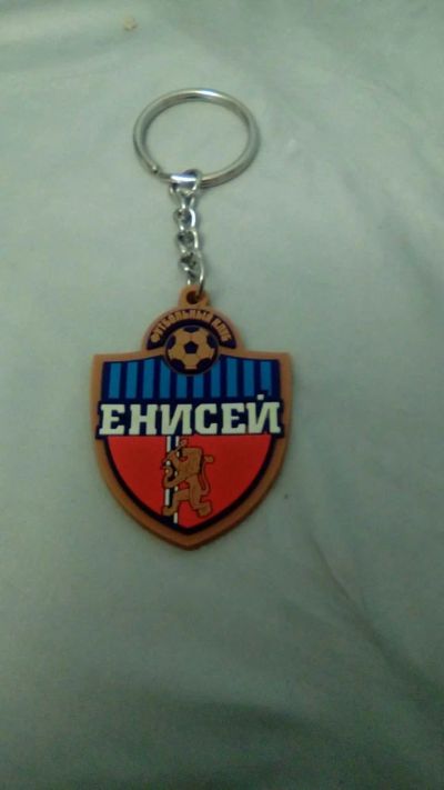 Лот: 16015161. Фото: 1. Футбол Енисей брелок новый резиновый... Брелоки для ключей