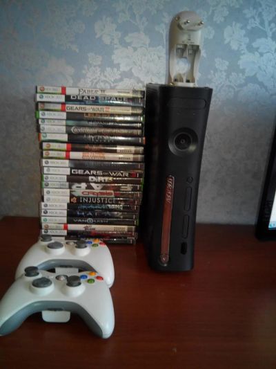 Лот: 3739446. Фото: 1. X-Box 360 Elite! + куча игр на... Игровые приставки, консоли