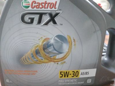 Лот: 17139562. Фото: 1. Моторное масло Castrol GTX 5W-30... Масла, жидкости