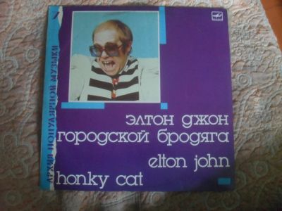 Лот: 16699847. Фото: 1. пластинка винил Elton John - Honky... Аудиозаписи