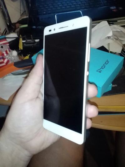 Лот: 10874939. Фото: 1. Honor 7 в идеальном состоянии. Смартфоны