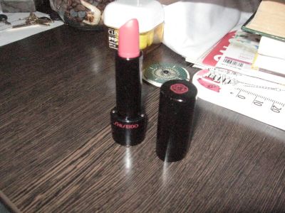 Лот: 14667968. Фото: 1. Помада Shiseido, красивый оттенок. Уход за телом
