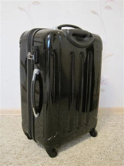 Лот: 2197722. Фото: 1. пластиковый чемодан 65 литров. Чемоданы и сумки дорожные