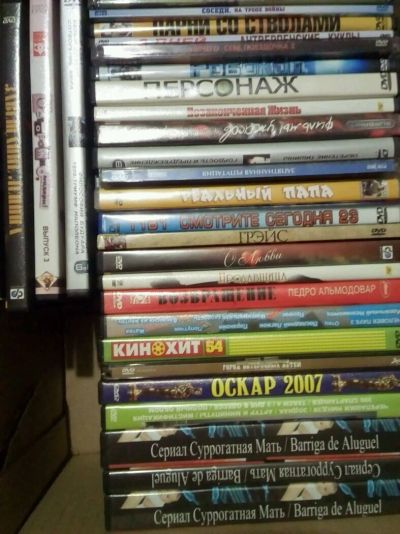 Лот: 12138070. Фото: 1. DVD диски с фильмами разных жанров... Видеозаписи, фильмы