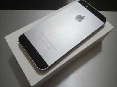 Лот: 11016429. Фото: 1. iPhone 5s 16 GB. Смартфоны