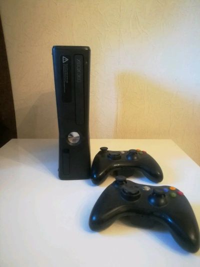 Лот: 10203461. Фото: 1. Xbox 360 Slim 320Gb Freeboot... Игровые приставки, консоли