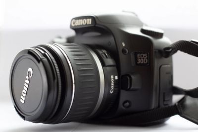 Лот: 15234325. Фото: 1. Фотоаппарат Canon EOS 30D + EF-S... Цифровые зеркальные