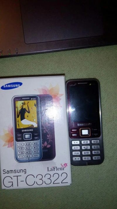 Лот: 6773515. Фото: 1. Мобильный телефон Samsung C3322... Кнопочные мобильные телефоны
