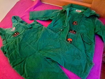 Лот: 7002582. Фото: 1. костюм зеленый куртка+комбинезон... Костюмы, пиджаки, комбинезоны