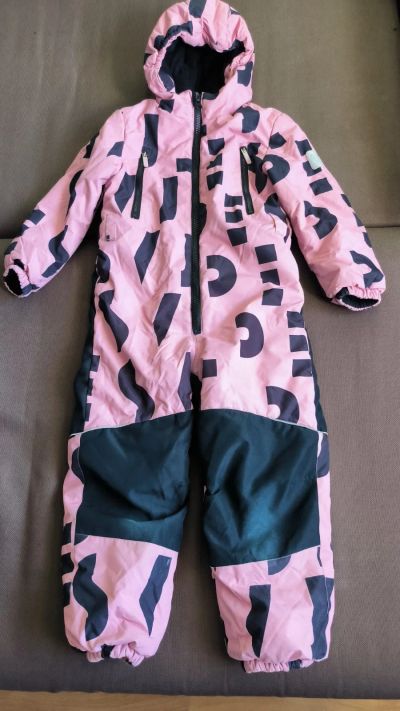 Лот: 25889637. Фото: 1. Зимний комбинезон на девочку р... Костюмы, пиджаки, комбинезоны