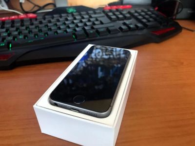 Лот: 11426219. Фото: 1. iPhone SE РСТ 32Гб Черный. На... Смартфоны
