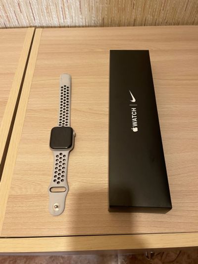 Лот: 19040468. Фото: 1. Apple watch SE 44mm Nike Edition. Смарт-часы, фитнес-браслеты, аксессуары