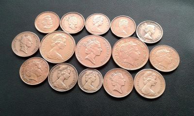 Лот: 9070586. Фото: 1. 15 монет с Королевой Елизаветой-2... Наборы монет
