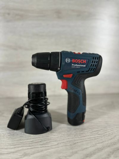 Лот: 24962546. Фото: 1. Шуруповерт bosch 12v (W). Электроинструмент