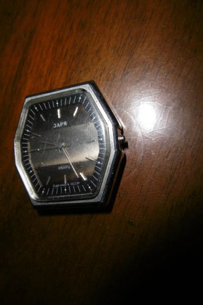 Лот: 8718452. Фото: 1. Часы мужские "Заря" кварцевые... Оригинальные наручные часы