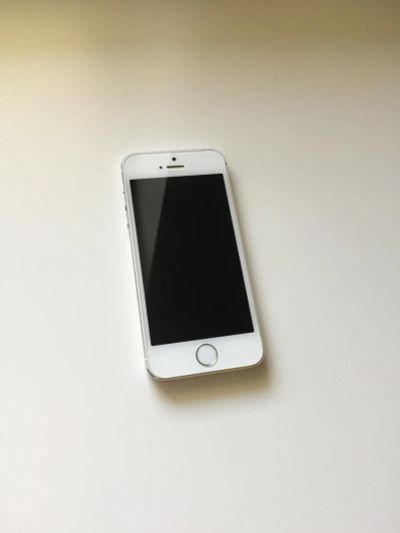 Лот: 9841006. Фото: 1. iPhone 5s 16gb белый. Смартфоны