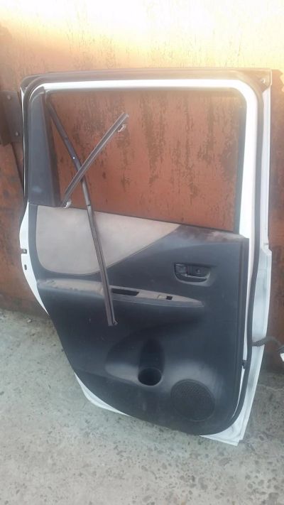 Лот: 8093132. Фото: 1. Задняя левая дверь на Toyota Ractis. Кузов