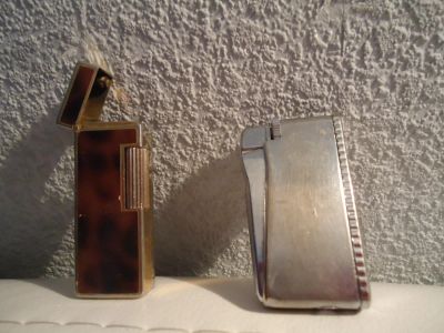 Лот: 4595973. Фото: 1. ДВЕ зажигалки. Зажигалки, спички, пепельницы