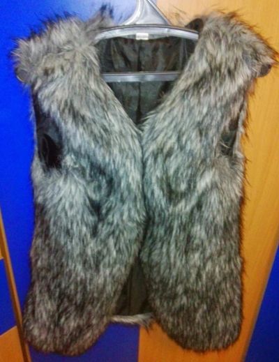 Лот: 4496175. Фото: 1. Женская жилетка. Другое (женская одежда)