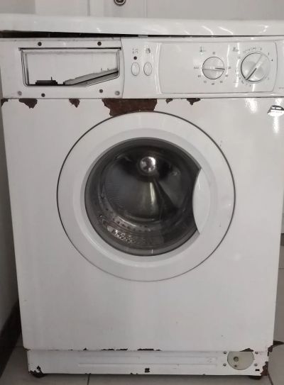 Лот: 25714873. Фото: 1. Уставшая стиральная машинка. Стиральные машины