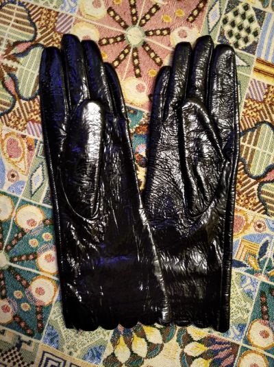 Лот: 19885888. Фото: 1. Перчатки женские лакированные. Перчатки, варежки, митенки