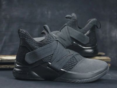Лот: 12964455. Фото: 1. Кроссовки NIike Lebron Soldier. Кеды, кроссовки, слипоны