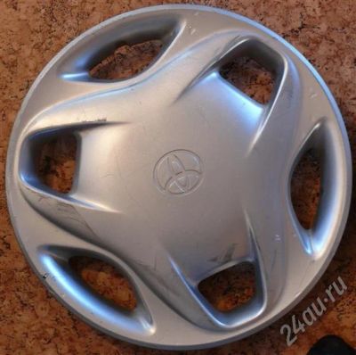Лот: 494801. Фото: 1. Пара оригинальных колпаков Toyota... Шины