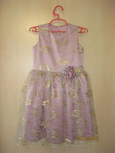 Лот: 8426232. Фото: 1. Новое нарядное платье с золотистым... Платья, сарафаны