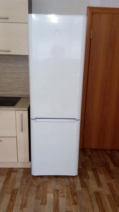Лот: 10601112. Фото: 1. Холодильник Indesit IB 181. Холодильники, морозильные камеры