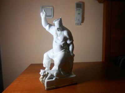 Лот: 11575500. Фото: 1. Фарфоровая статуэтка Повар и кот... Фарфор, керамика