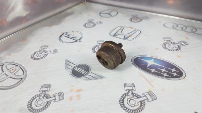 Лот: 23590435. Фото: 1. Датчик давления масла Toyota Land... Электрооборудование