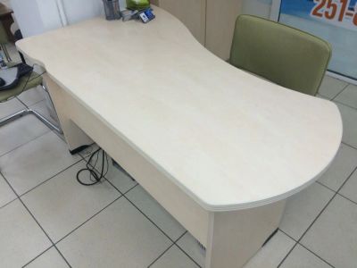 Лот: 6151453. Фото: 1. Продам офисный стол и тумбу серия... Компьютерные и письменные столы