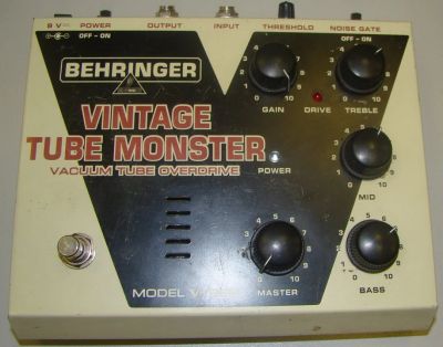Лот: 4498745. Фото: 1. Behringer Vintage Tube Monster... Гитарные эффекты и комбоусилители
