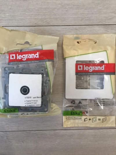 Лот: 11349597. Фото: 1. Тв-розетка + рамка Legrand. Другое (электрооборудование)