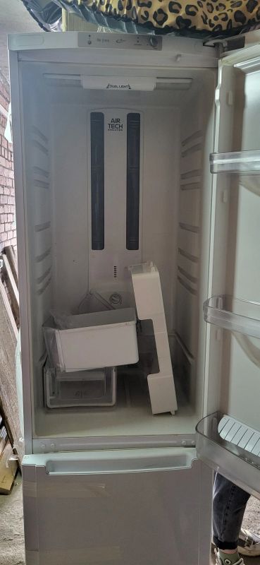 Лот: 23455539. Фото: 1. Hotpoint Ariston hbm1201. Холодильники, морозильные камеры