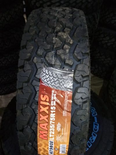 Лот: 15457229. Фото: 1. 235/75R15 LT 104/101Q Maxxis Bravo... Шины