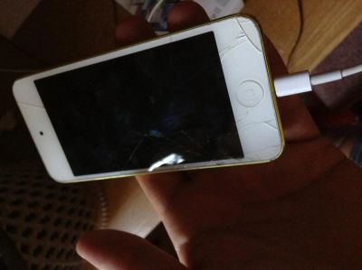 Лот: 3100388. Фото: 1. iPod touch 5 32gb салатовый. Плееры