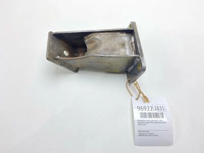 Лот: 24773559. Фото: 1. Кронштейн опоры двигателя Mitsubishi... Двигатель и элементы двигателя