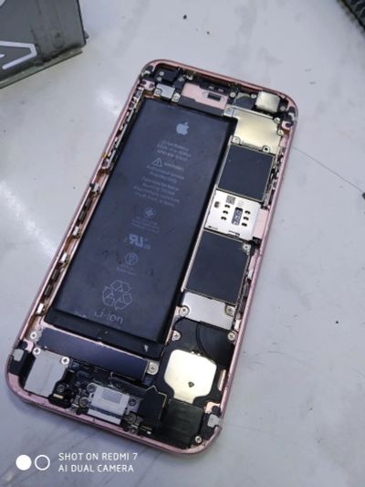 Лот: 15844517. Фото: 1. Iphone 6s 16gb rose gold. Смартфоны