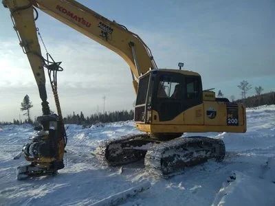 Лот: 12666311. Фото: 1. Экскаватор Komatsu PC200-7 с харвестерной... Грузовики, автобусы, спецтехника