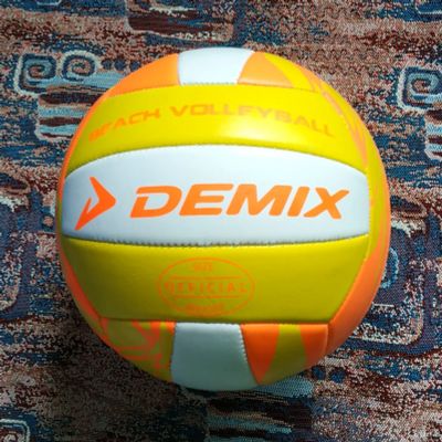 Лот: 14066894. Фото: 1. Мяч волейбольный Demix. Мячи, ракетки, шайбы, клюшки
