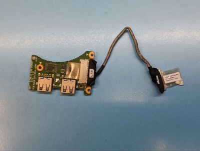Лот: 20676261. Фото: 1. Б/У плата с разъемами USB на шлейфе... Печатные платы