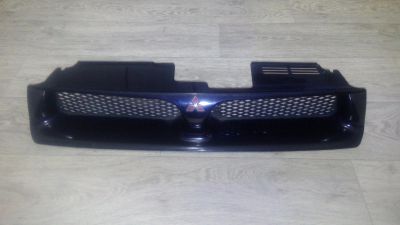 Лот: 17169701. Фото: 1. Решётка радиатора Mitsubishi Galant... Кузов