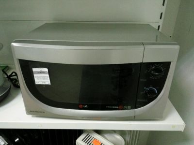 Лот: 7087958. Фото: 1. Микроволновка LG MS-202Y. Микроволновки, мини-печи