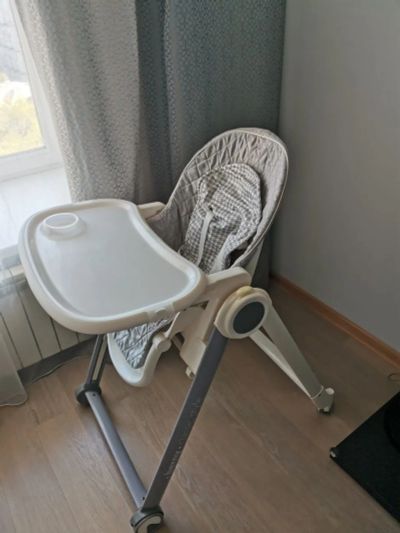 Лот: 25527526. Фото: 1. Стульчик для кормления Happy Baby... Стульчики для кормления