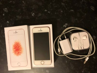 Лот: 12888673. Фото: 1. iPhone SE 16 gb Rose Gold. Смартфоны