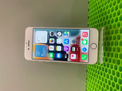 Лот: 19506625. Фото: 1. Смартфон Apple iPhone 8 64 ГБ... Смартфоны